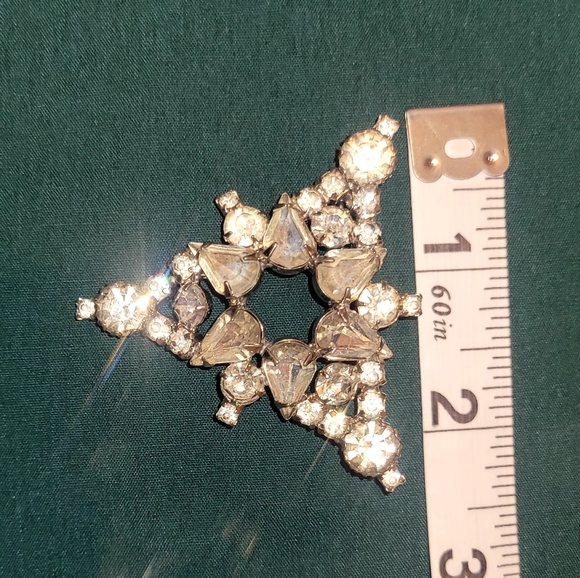 Vintage rhinestone triangle brooch - Picture 5 of 6